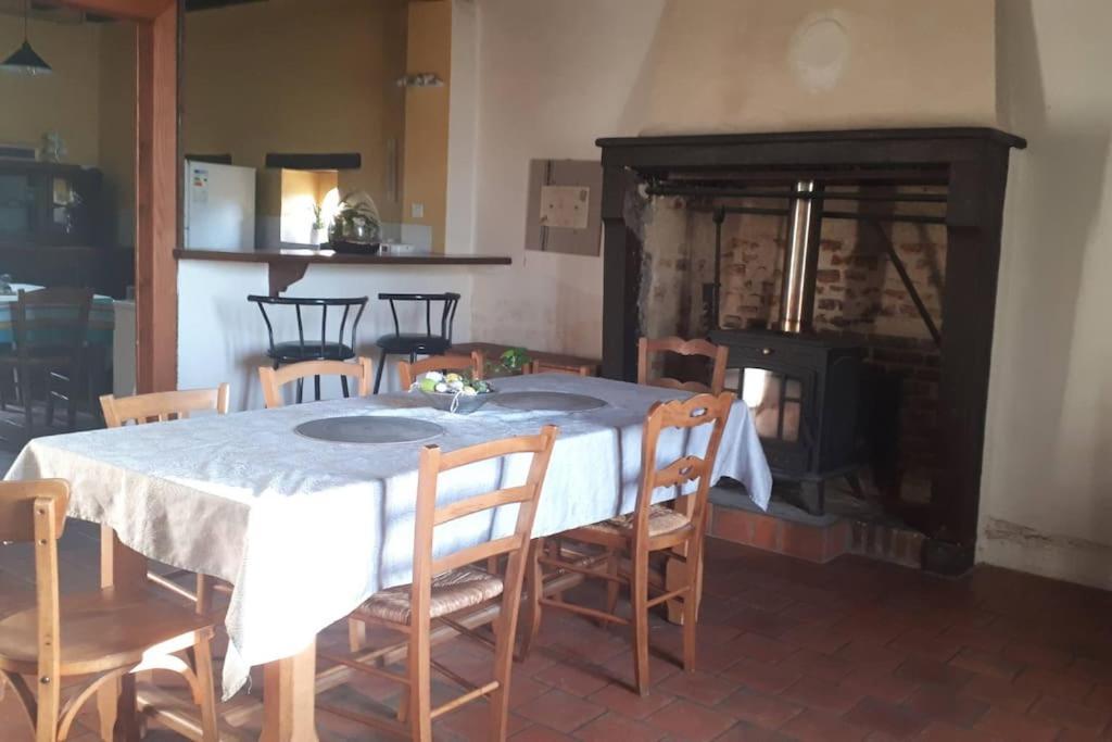 Gite A La Ferme, Avec Animaux, Fromages Et Nature Neuville-les-Decize ภายนอก รูปภาพ