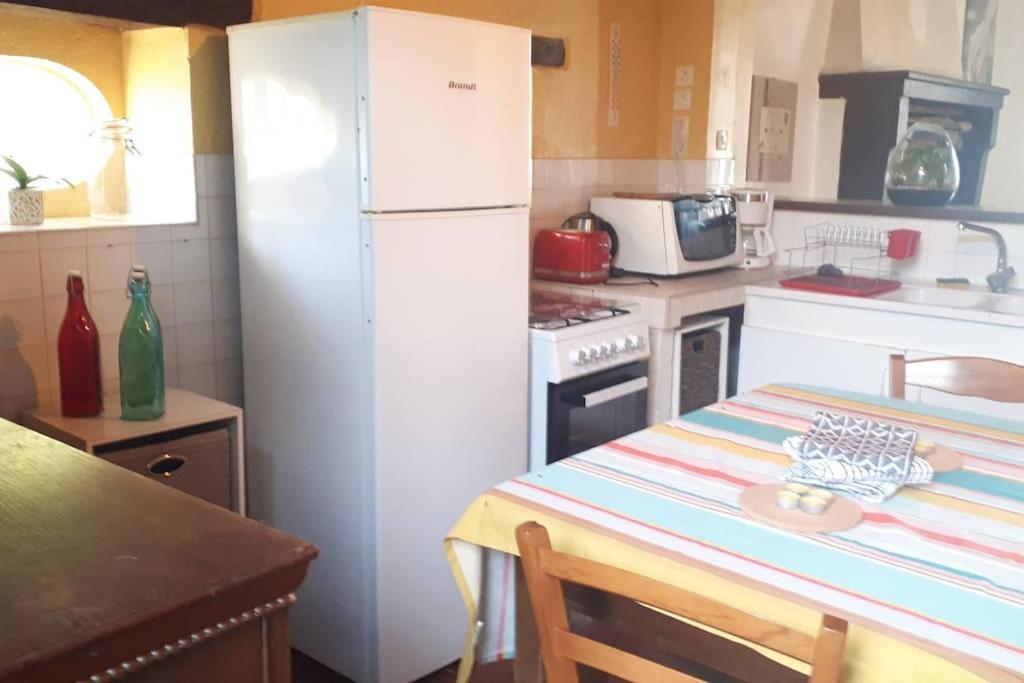 Gite A La Ferme, Avec Animaux, Fromages Et Nature Neuville-les-Decize ภายนอก รูปภาพ