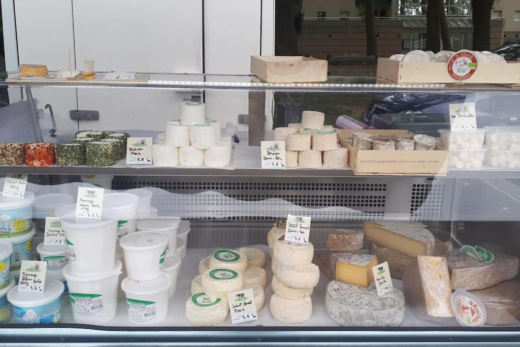 Gite A La Ferme, Avec Animaux, Fromages Et Nature Neuville-les-Decize ภายนอก รูปภาพ
